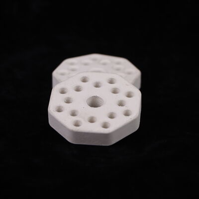 Ketahanan kejut termal 250 Keramik mullite dengan koefisien ekspansi termal 4,5 sampai 5,5 × 10−6 per Kelvin dan kekerasan 7 sampai 8 Mohs Digunakan dalam sistem perlindungan termal