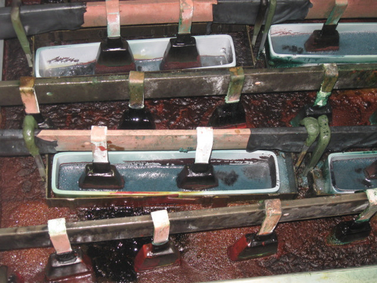 Diafragma Keramik Elektrolitik Berlubang dalam Elektroplating Chrome