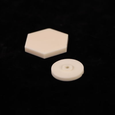 Kekuatan Dielektrik 18-20 KV/mm Kekuatan kompresi 3000 MPa Konstan Dielektrik 9.6 Aluminium Oxide Keramik
