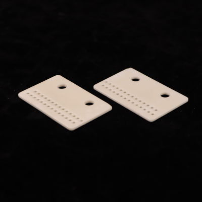 8.9 X 10-6/K Ekspansi Termal Keramik Aluminium Oksida untuk Aplikasi yang Tahan Lama dan Kuat