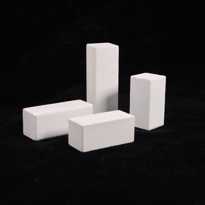 Kekuatan penghancuran dingin lebih dari 90MPA Tungku Pos yang terdiri dari Corundum Mullite dan kepadatan 2,8 gcm3 dirancang untuk kinerja dalam sistem tungku industri