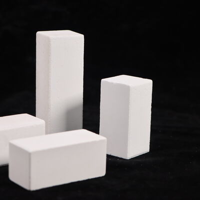 Kekuatan penghancuran dingin lebih dari 90MPA Tungku Pos yang terdiri dari Corundum Mullite dan kepadatan 2,8 gcm3 dirancang untuk kinerja dalam sistem tungku industri