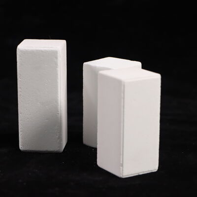 Kekuatan penghancuran dingin lebih dari 90MPA Tungku Pos yang terdiri dari Corundum Mullite dan kepadatan 2,8 gcm3 dirancang untuk kinerja dalam sistem tungku industri