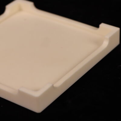 Rasio Poisson 025 Baki Keramik Aluminium Oksida Menampilkan Kekuatan Dielektrik 18 hingga 20 KV per milimeter dan Kekuatan Lentur 200 hingga 400 MPa