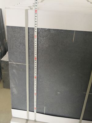 Rak tungku silikon karbida hitam yang disesuaikan untuk operasi pembakaran tungku menawarkan stabilitas termal dan ketahanan terhadap keausan