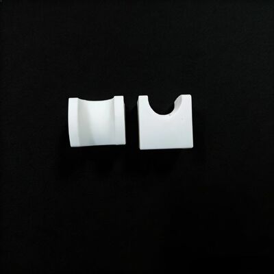 Modulus Young 200 hingga 400 GPa Keramik Alumina Memberikan Kekuatan Dielektrik 18 hingga 20 KVmm untuk Komponen Tahan Lama