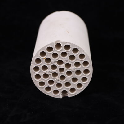 Densitas 3,75 sampai 3,9 gram per sentimeter kubik Aluminium Oxide Keramik Kekuatan kompresi lebih dari 3000 MPa Kekuatan lentur 200 sampai 400 MPa