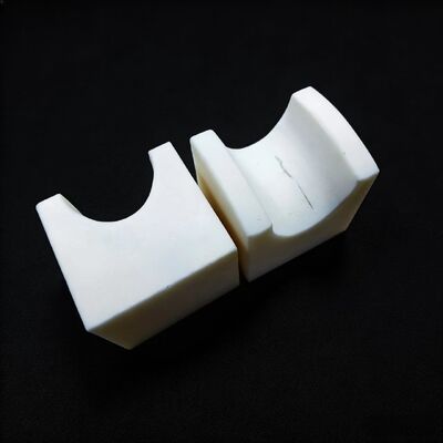 Modulus Young 200 hingga 400 GPa Keramik Alumina Memberikan Kekuatan Dielektrik 18 hingga 20 KVmm untuk Komponen Tahan Lama